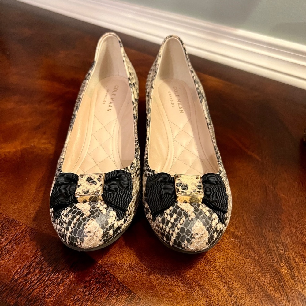 EUC Cole Haan OS Python Print Leather & Bow Low Heel Wedge Shoes Size 7 M - Picture 3 of 9